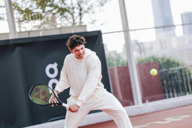 他们一改往 他们一改往